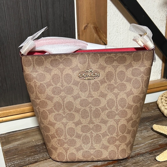 Coach New Logan Duffle Bag In Signature Canvas - Picture 2 of 11